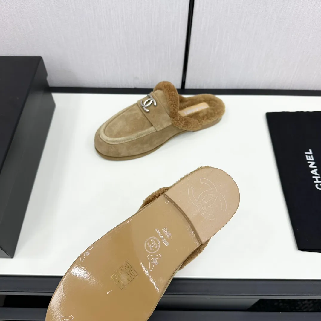 👟👟Ex-factory price 600👟👟Chanel 24K new furry loafers and Teddy furry shoes for autumn and winter. Very comfortable. Maillard brown is still very suitable for autumn and winter~ Suede upper, fur lining integrated, leather outsole Size: 35-39, other sizes are customized